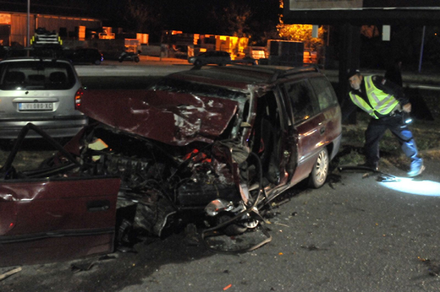 Покушао да се укључи на главни пут и ударио у аутобус: У Краљеву погинуо возач „опела“ (ФОТО-ВИДЕО)